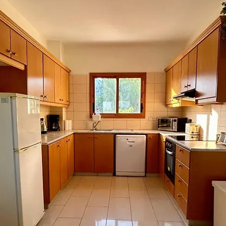 Διαμέρισμα Marlen's Place Near Airport Πάφος